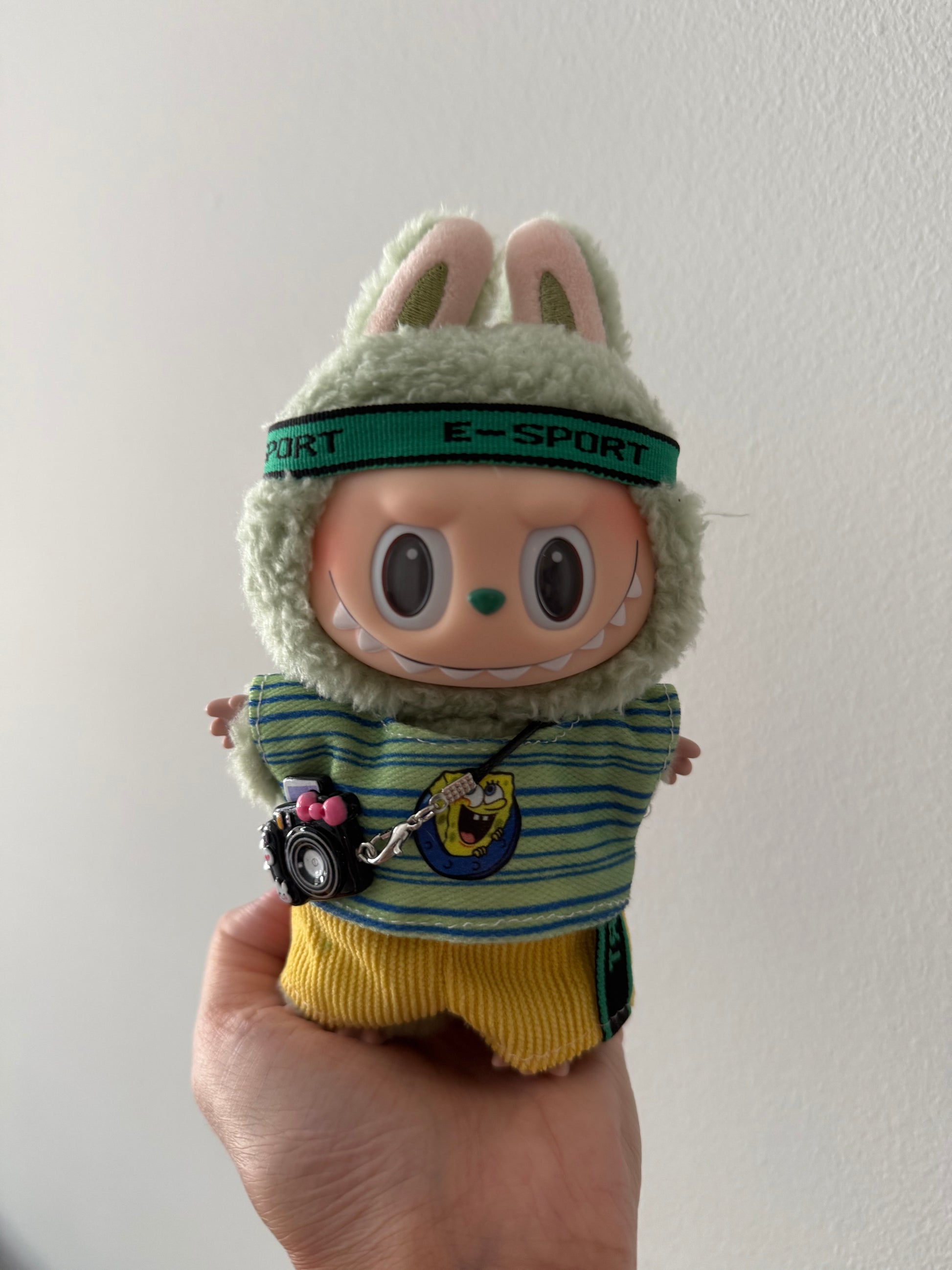 Spongebob Outfit w/ Camera